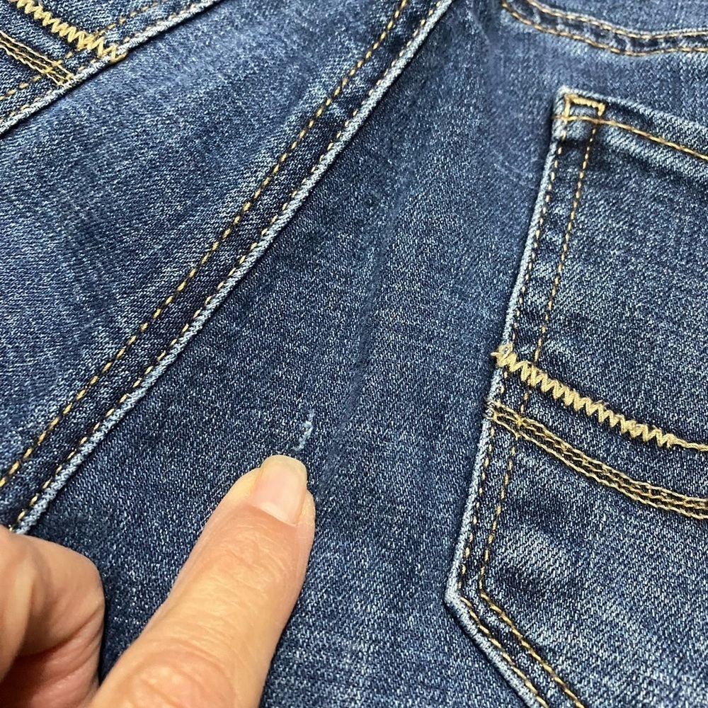 Lucky Brand Charlie Skinny Blue Jeans in Size 2/26.  Medium Wash. - Picture 13 of 13